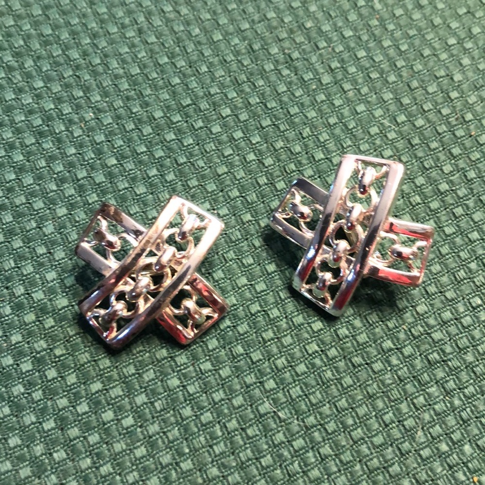 Vintage Avon silvertone earrings